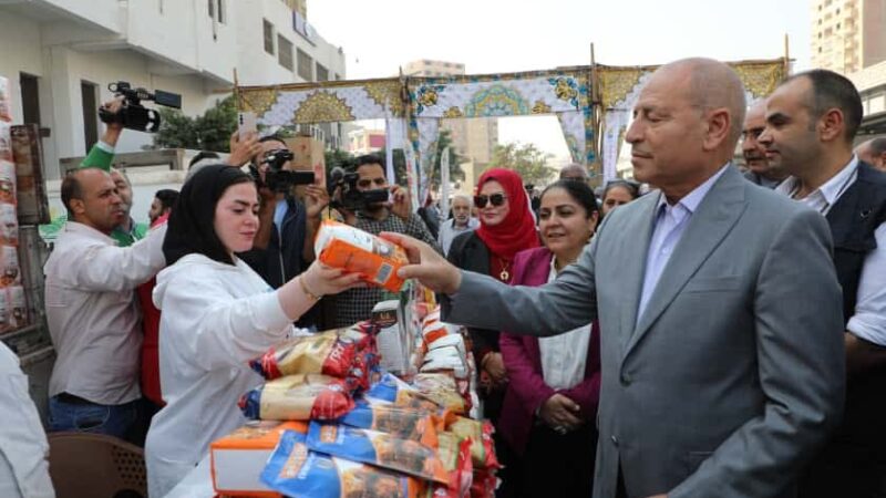 محافظ القاهرة يتفقد سوق اليوم الواحد بحي عين شمس