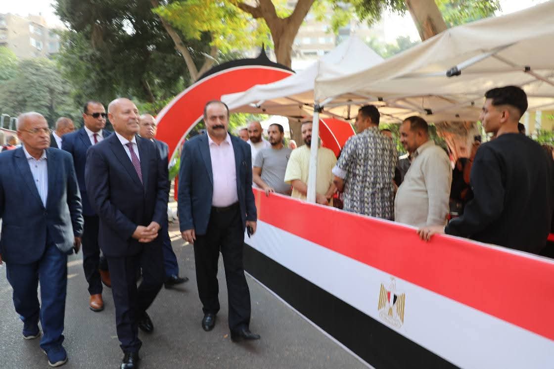 محافظ القاهرة يتفقد محيط عدد من  اللجان لمتابعة سير العملية الانتخابية