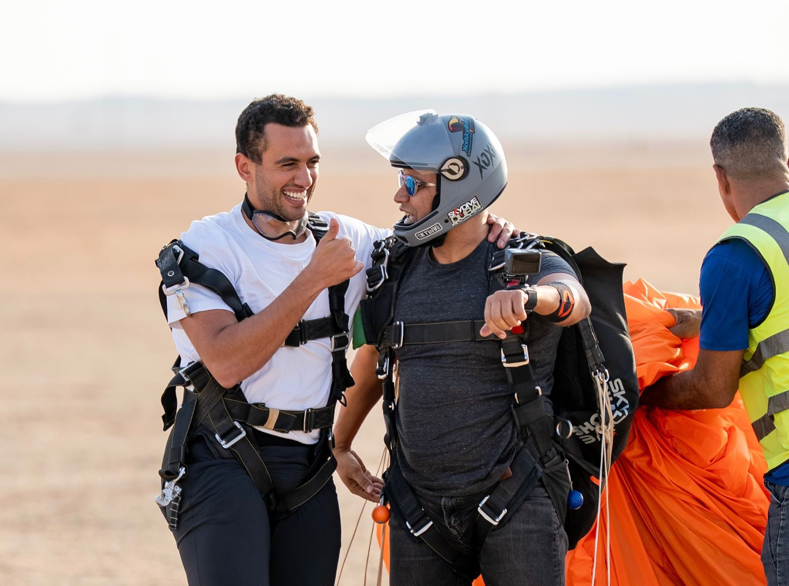 برعاية شركة Skydive Pharaohs.. البطل الأولمبي أحمد الجندي ينفذ قفزة في سماء من ارتفاع 13 ألف قدم بالعاصمة الادارية