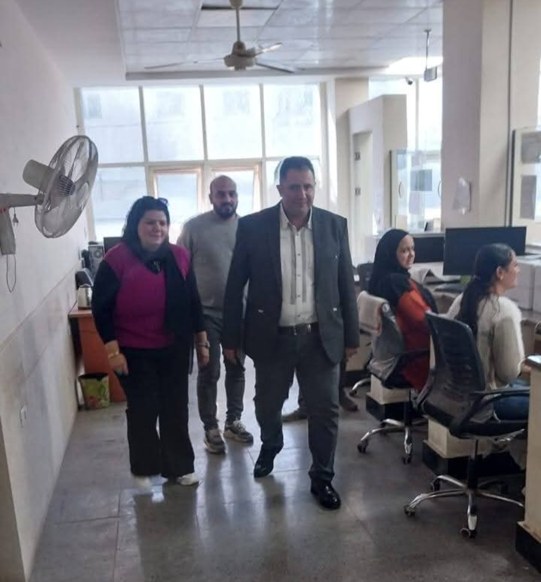 رئيس حى الأميرية تتفقد سير العمل والوقوف على آليات استقبال المواطنين والاطلاع على المعاملات اليومية والخدمات المقدمة