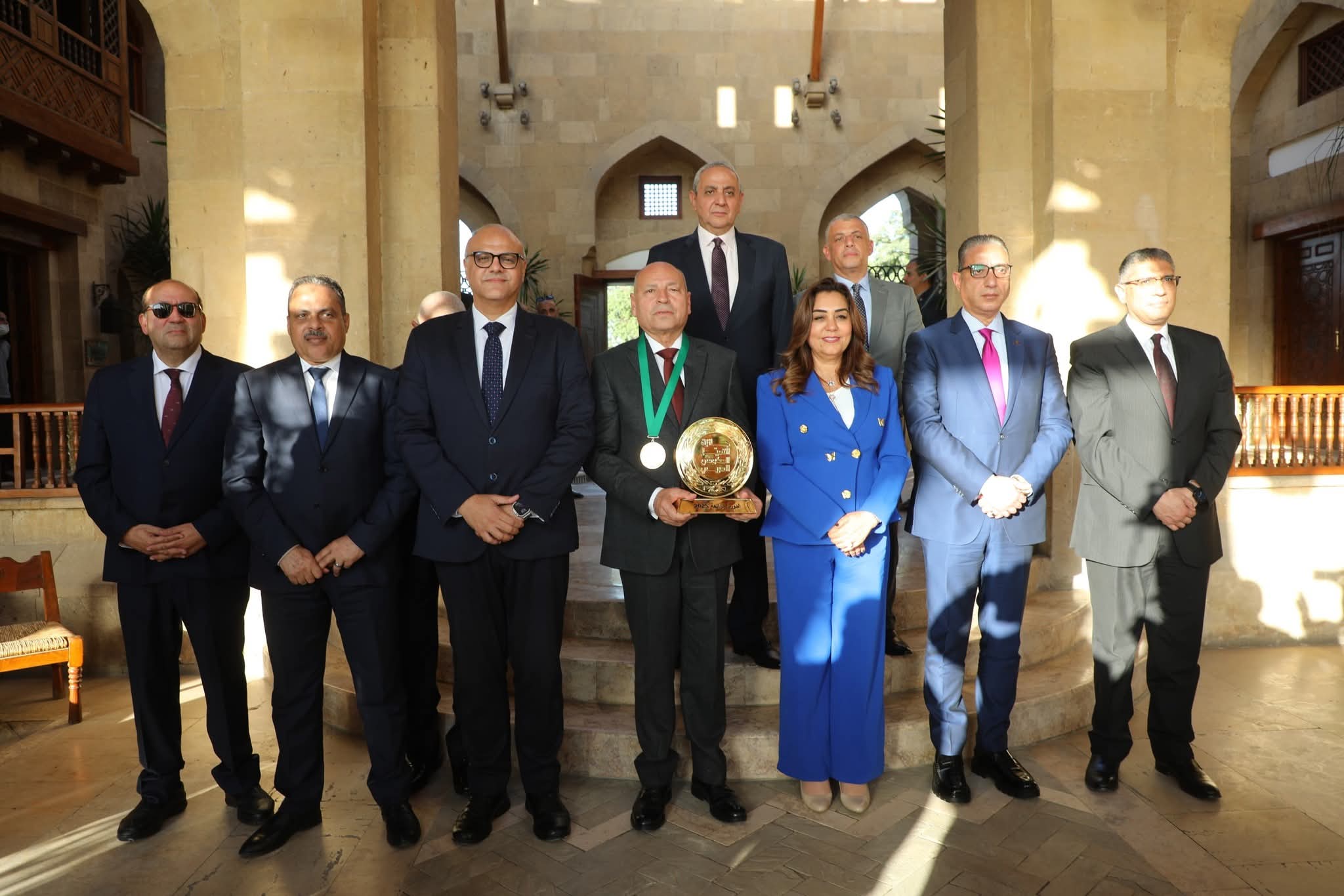 محافظ القاهرة يفوز بجائزة التميز الحكومي العربي