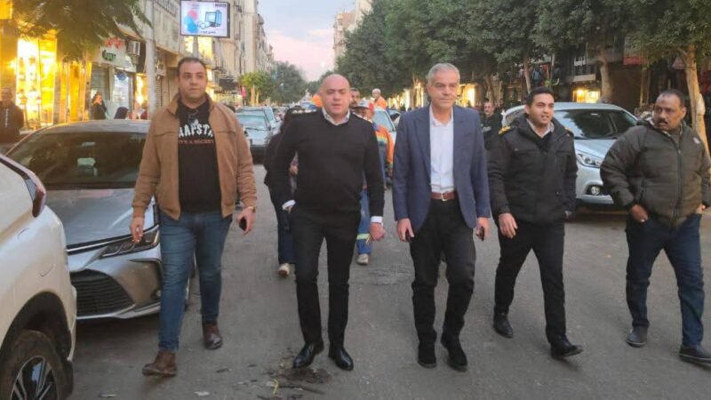 رئيس حى مصر الجديدة يوجه بإزالة ورفع اشغالات شوارع الحي