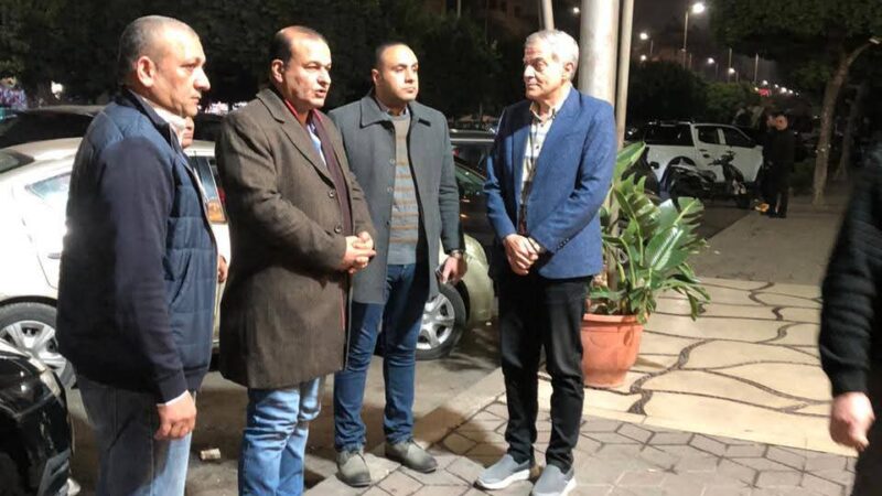 رئيس حى مصر الجديدة يتابع غلق وتشميع كافيهات بميدان الاسماعيليه لمخالفة التراخيص