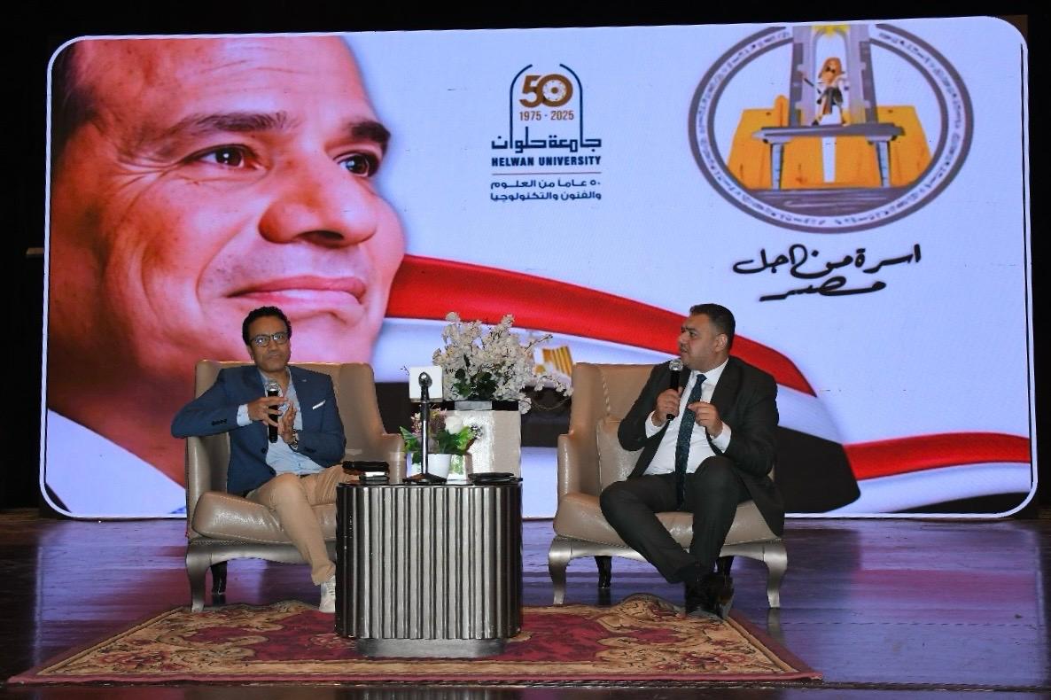 طلاب “من أجل مصر المركزية” بجامعة حلوان يستعرضون إنجازات الدولة في لقاء توعوي حول القضايا الاجتماعية