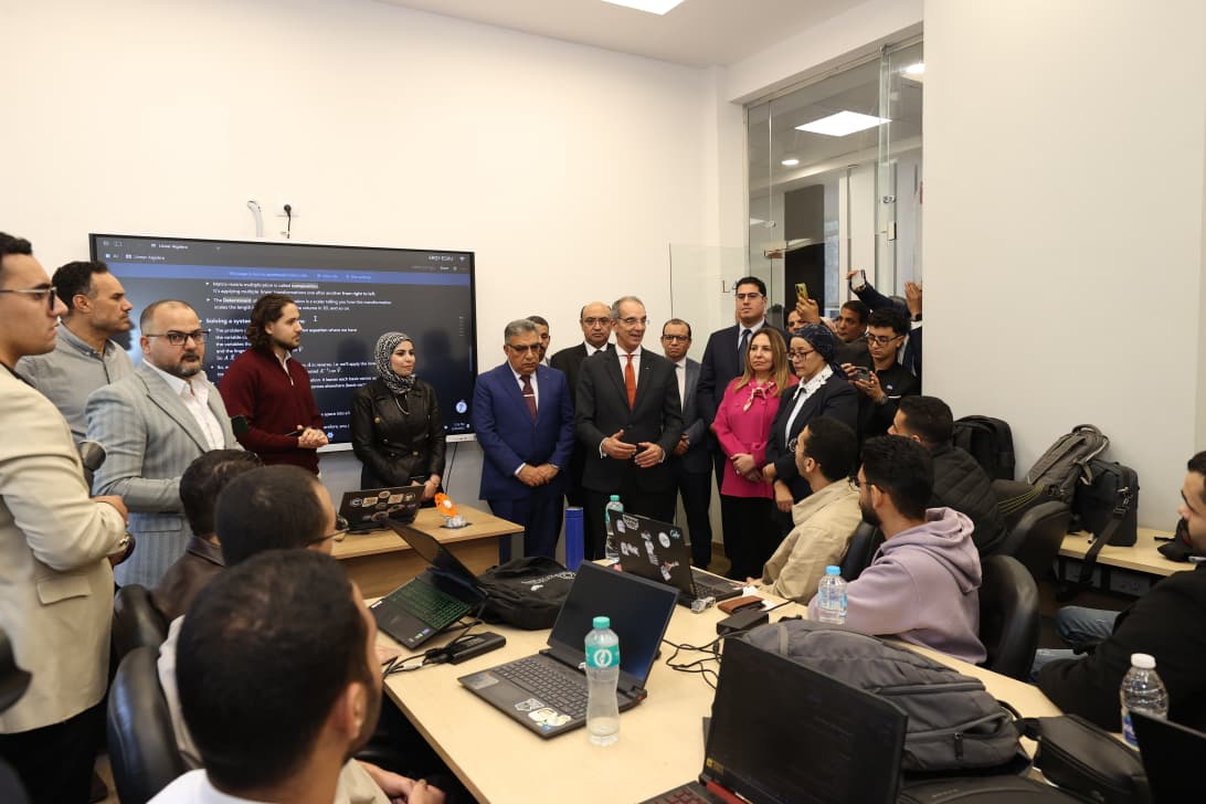 وزير الاتصالات ومحافظ الدقهلية يتفقدان مركز إبداع مصر الرقمية “كريتيفا”