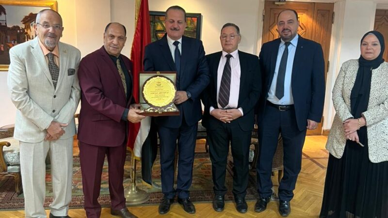 الاتحاد العام للمصريين بالخارج يكرم الدكتور أشرف العزازي تقديرا لدوره الوطني في خدمة المصريين في الخارج