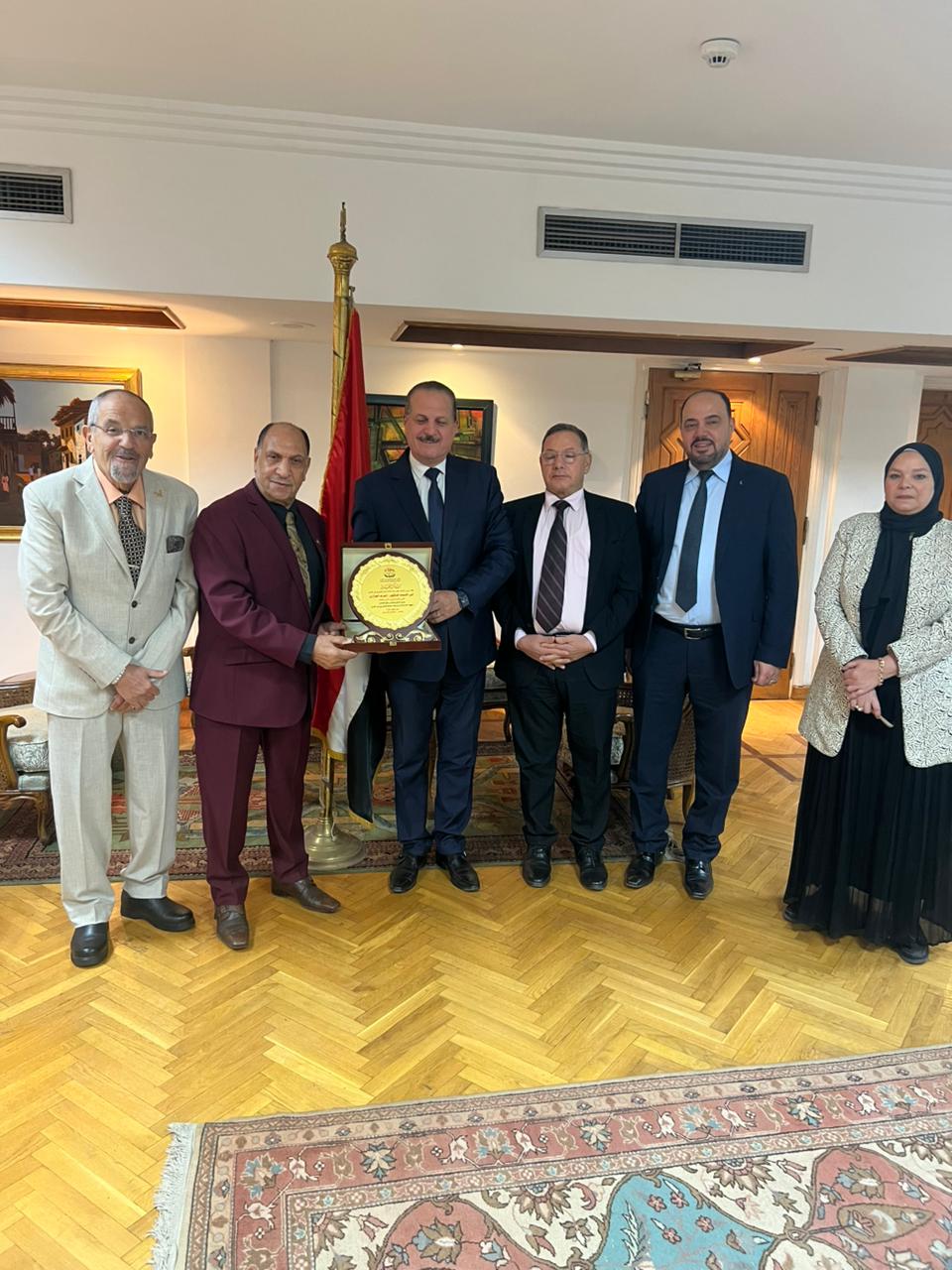 الاتحاد العام للمصريين بالخارج يكرم الدكتور أشرف العزازي تقديرا لدوره الوطني في خدمة المصريين في الخارج