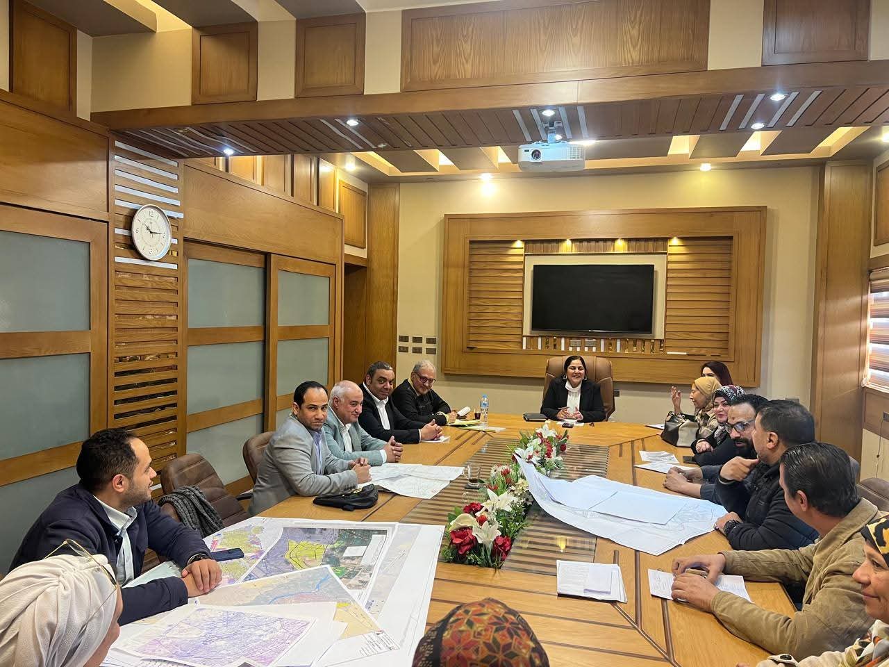 نائب محافظ القاهرة للمنطقة الشرقية تناقش المخططات التفصيلية لأحياء القاهرة