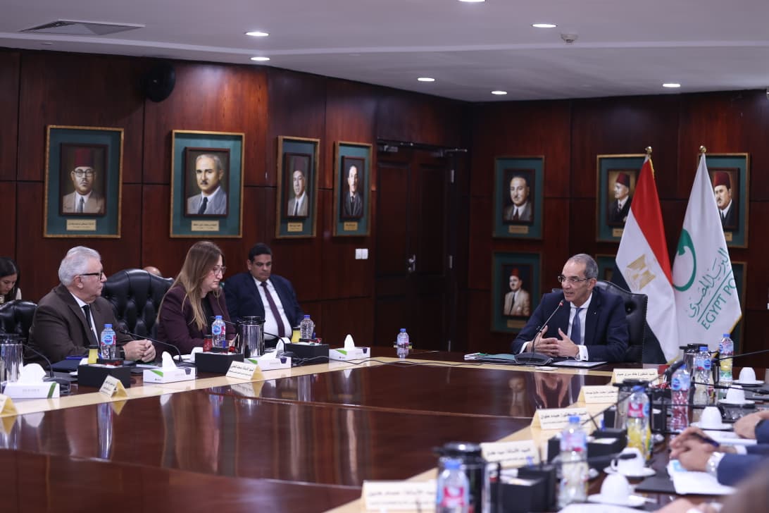 وزير الاتصالات يجتمع بمجلس إدارة الهيئة القومية للبريد بتشكيله الجديد