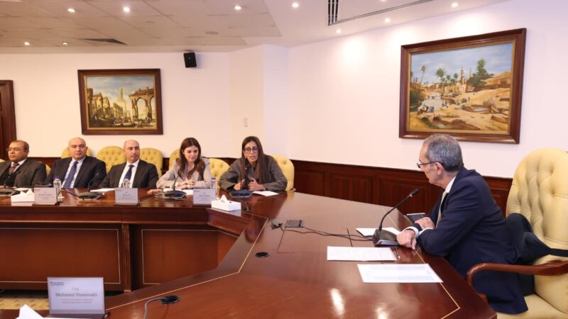 وزير الاتصالات يعقد مائدة مستديرة مع لجنة التحول الرقمى بغرفة التجارة الأمريكية بالقاهرة