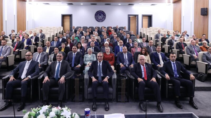 وزير الاتصالات يلتقى بملحقى الدفاع المرشحين للعمل بالسفارات المصرية بالخارج