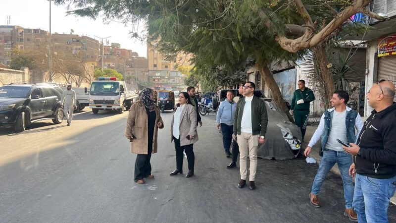 نائب محافظ القاهرة للمنطقة الشرقية تتابع أعمال الرصف والتطوير لشارع العشرين عين شمس