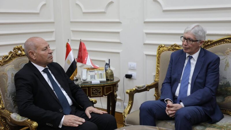 محافظ القاهرة يلتقى سفير بيرو بالقاهرة ويبحث معه سبل تعزيز التعاون