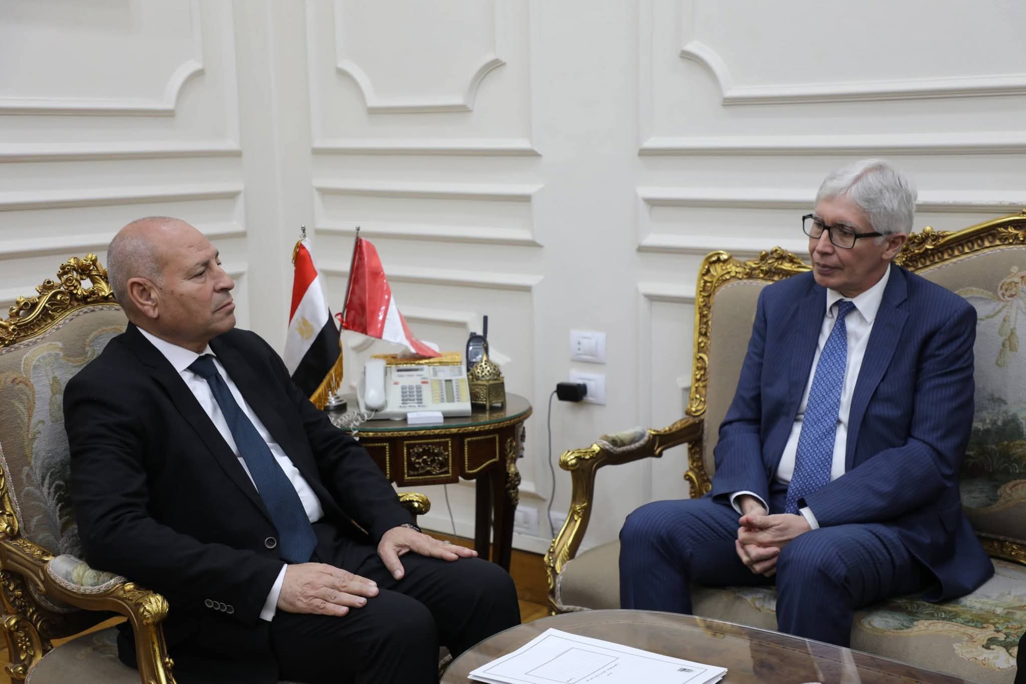 محافظ القاهرة يلتقى سفير بيرو بالقاهرة ويبحث معه سبل تعزيز التعاون