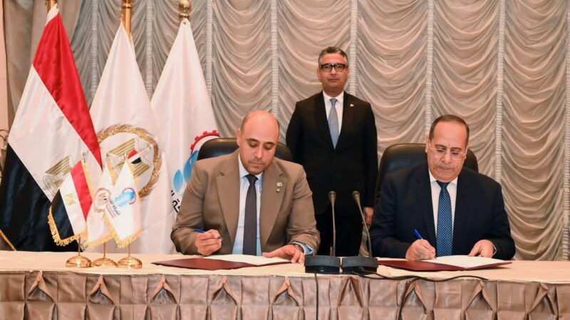 بحضور وزير التموين.. توقيع بروتوكول تعاون لدعم مبادرة “المليون كرتونة إلكترونية” بين القابضة للصناعات الغذائية ومؤسسة تطبيق سند