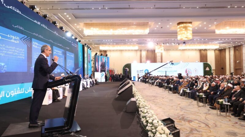 وزير الاتصالات:  الذكاء الاصطناعى تكنولوجيا فارقة قادرة على إحداث تغيير فى طرق العمل والتعلم