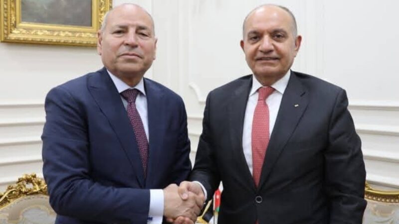 محافظ القاهرة يلتقى سفير الأردن بالقاهرة بديوان عام المحافظة