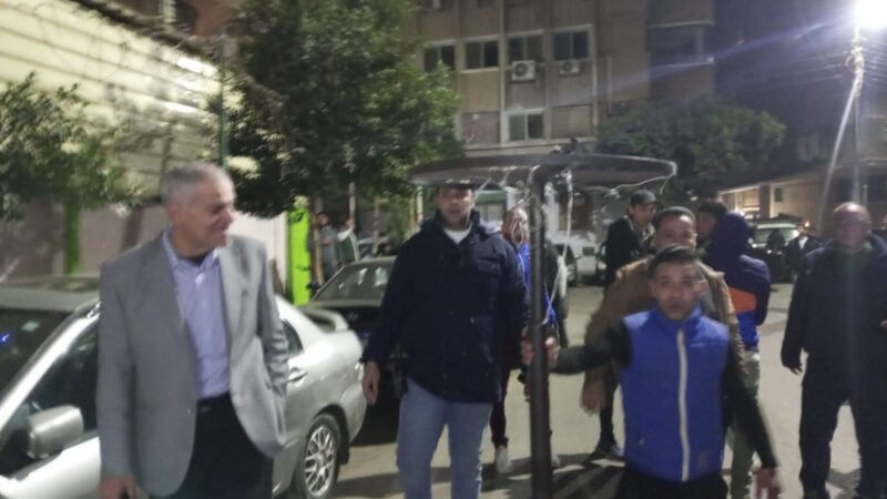 رئيس حى مصر الجديدة يتابع شكاوى معا نحو حى بلا اشغالات