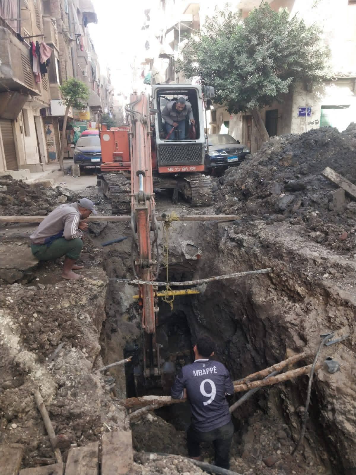 رئيس حى الأميرية تتابع اعمال مشروع صرف الصحي شارع امتداد عبد الرحمن نصر