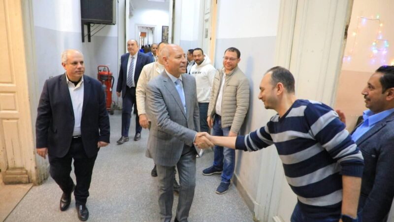 محافظ القاهرة يهنئ العاملين بديوان عام المحافظة بحلول شهر رمضان