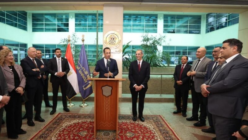 وزير الاتصالات يستقبل الدكتور عمرو طلعت ويبحث معه أبرز ملفات العمل بالوزارة