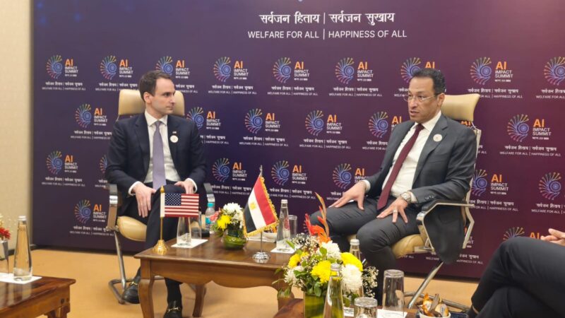 وزير الاتصالات يلتقي مع وزير الدولة الهندي للتجارة والصناعة والإلكترونيات وتكنولوجيا المعلومات لتعزيز التعاون في مجال الذكاء الاصطناعي