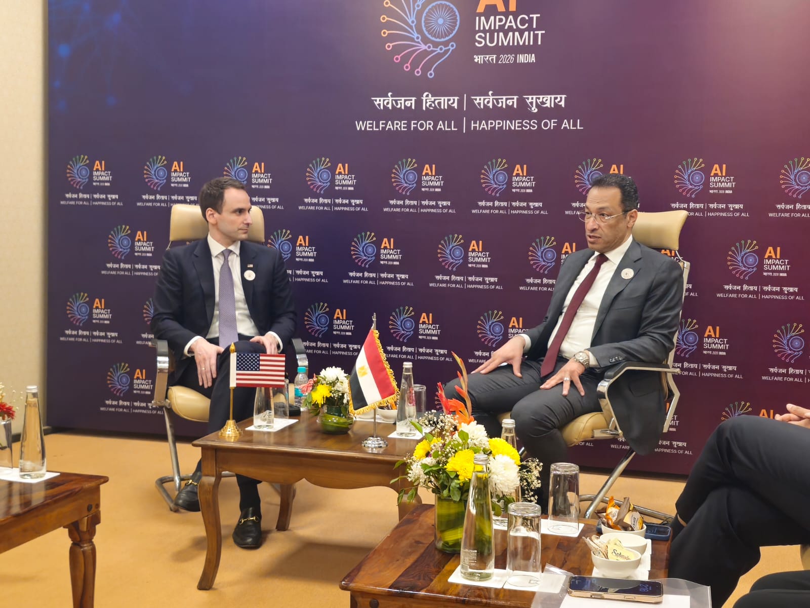 وزير الاتصالات يلتقي مع وزير الدولة الهندي للتجارة والصناعة والإلكترونيات وتكنولوجيا المعلومات لتعزيز التعاون في مجال الذكاء الاصطناعي