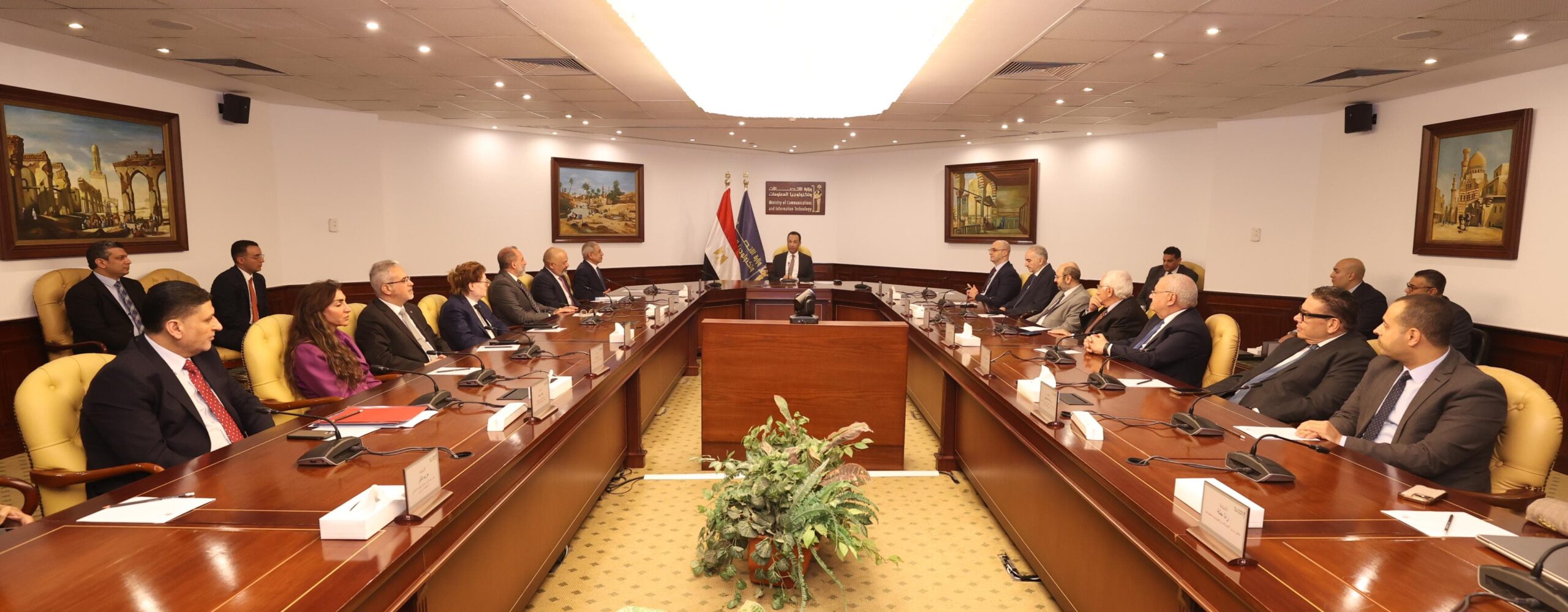 وزير الاتصالات يشهد توقيع شراكة استراتيجية بين الأكاديمية العربية للعلوم والتكنولوجيا والنقل البحري وشركة إي آند مصر لإنشاء مختبرات متطورة للاتصالات السلكية واللاسلكية