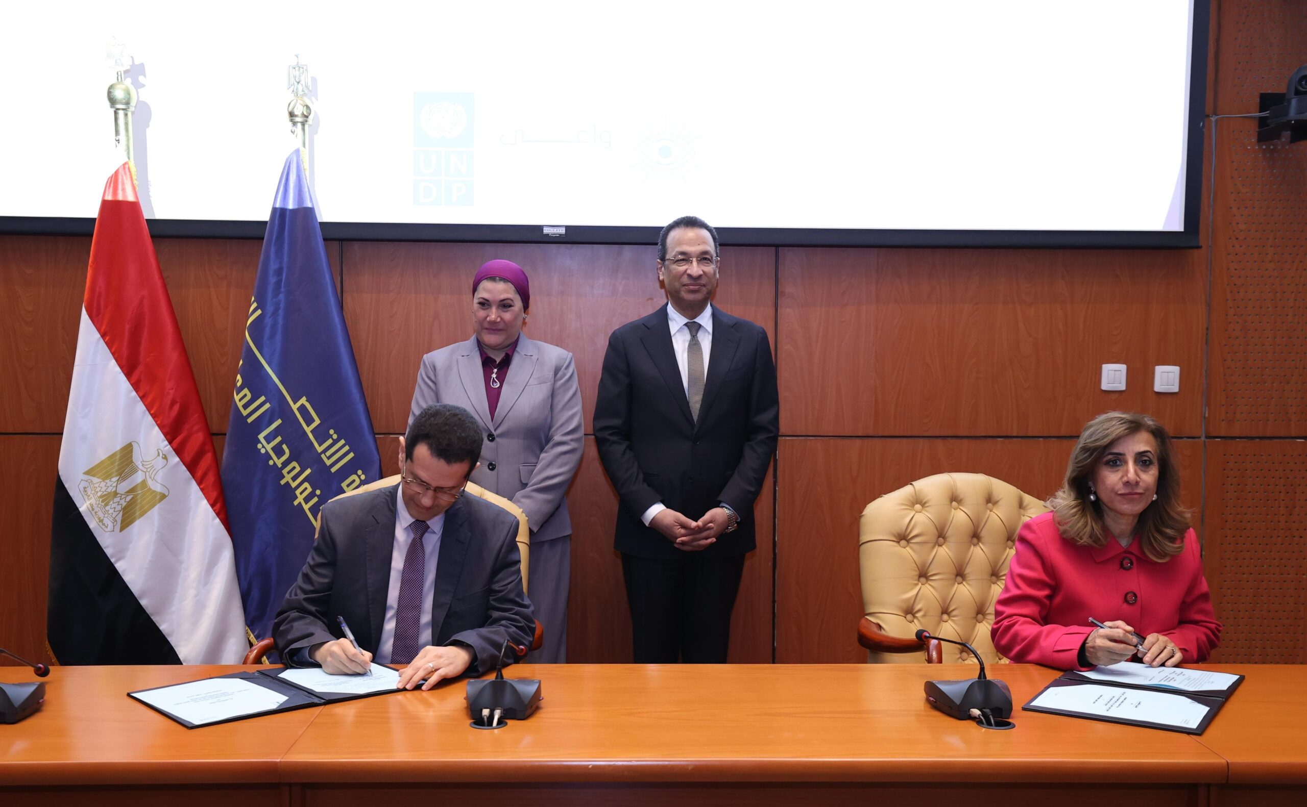 وزير الاتصالات :  يشهد توقيع مذكرة تفاهم بين الوزارة والمجلس القومي للطفولة والأمومة لحماية الأطفال على الإنترنت