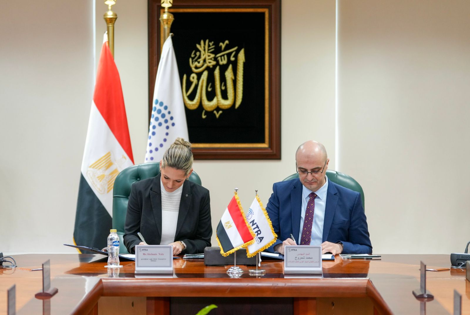 تنظيم الاتصالات يمنح تراخيص جديدة لتقديم خدمات “إنترنت الأشياء” للسيارات في مصر إلى شركة مرسيديس بنز ايجيبت للتجارة