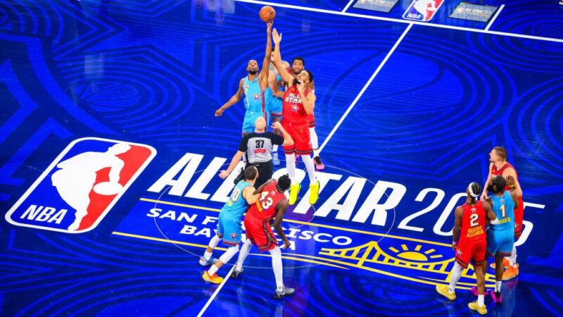 سيا كوليسي والنجوم العالميون يشهدون فوز فريق نجوم أمريكا في بطولة NBA للنجوم