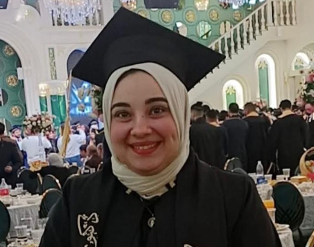 السيد خيرالله يهنئ الدكتورة يارا سمير لحصولها علي ماجستير طب الجراحة