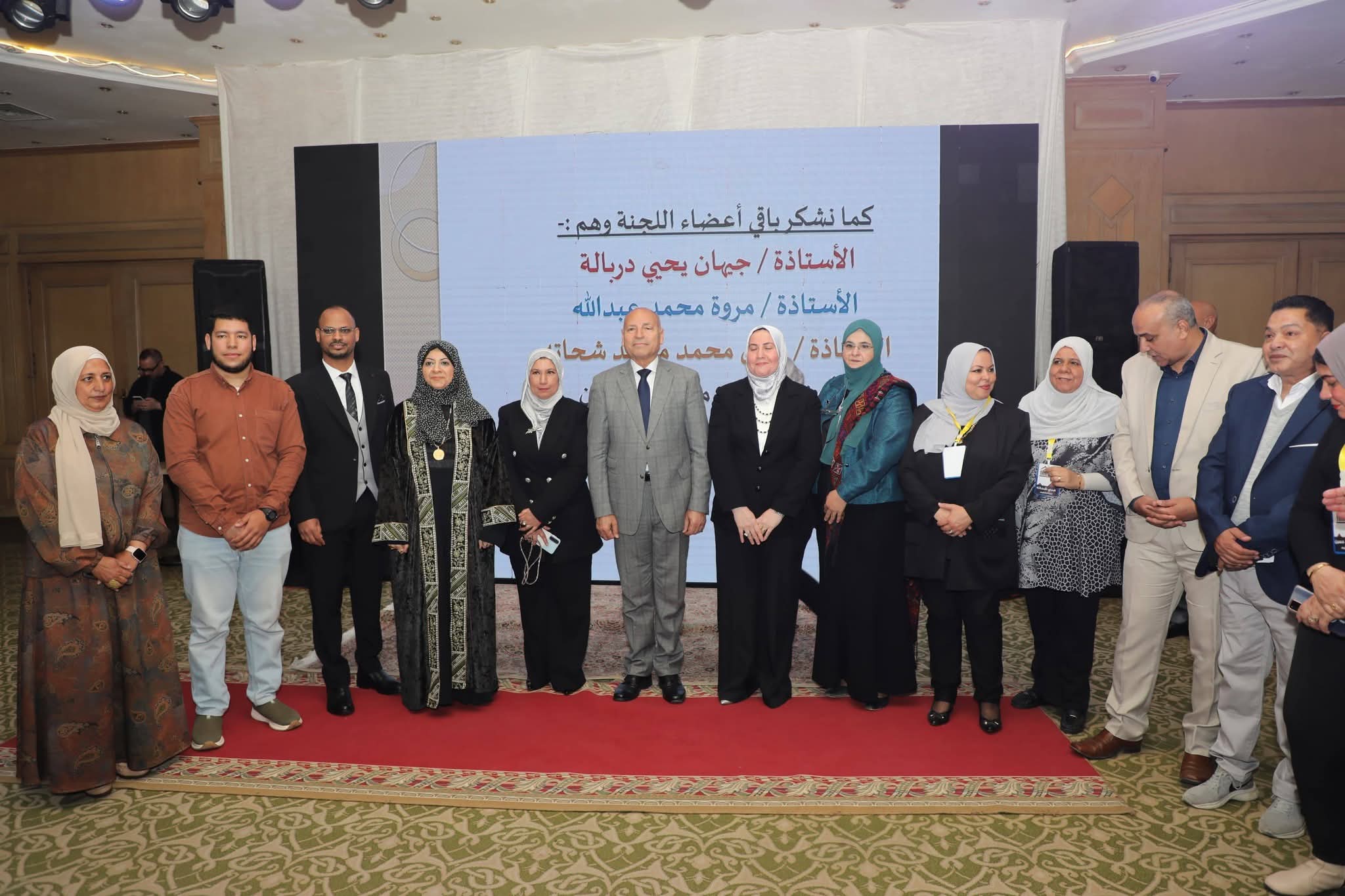 محافظ القاهرة يشهد تكريم عدد من الأمهات المثاليات