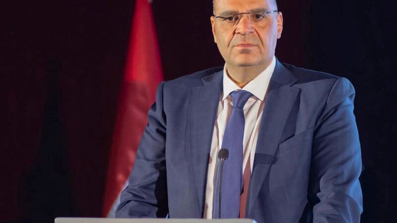 جعفر حسين.. رؤية اقتصادية متوازنة بين بناء المجتمعات وتطوير منظومة التعليم الحديث