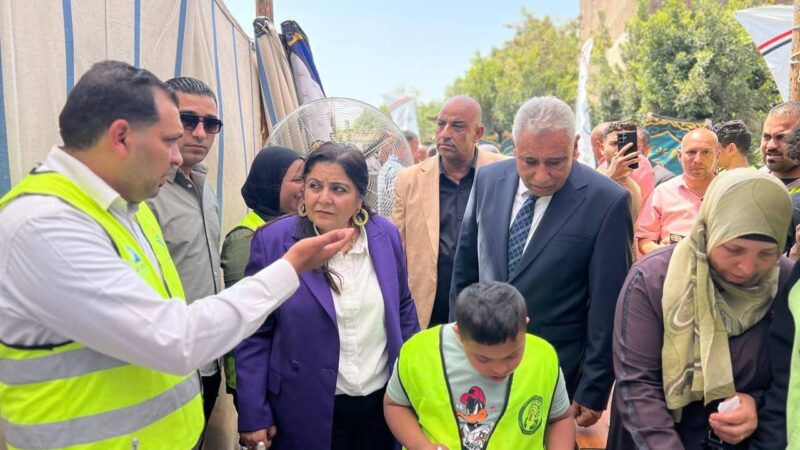 نائب محافظ القاهرة للمنطقة الشرقية تشهد فاعليات القافلة الطبية بحى المطرية