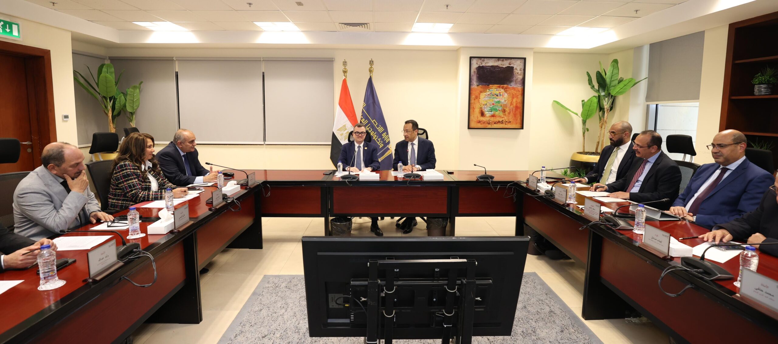 وزيرا الاتصالات والتخطيط ونائب وزير المالية يبحثون التعاون المشترك للتحول الرقمي وترتيب الاتفاقيات المزمع توقيعها مع كبرى الشركات العالمية