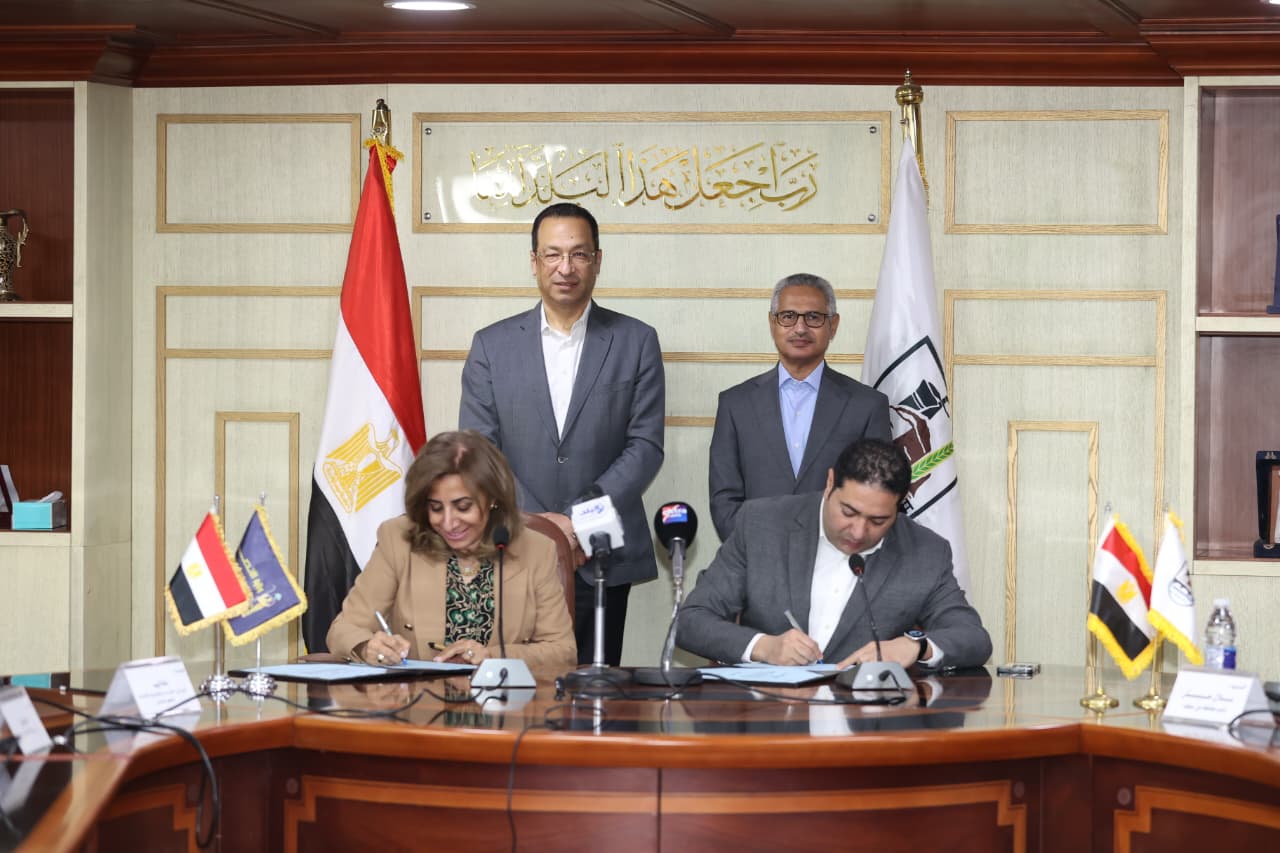 وزير الاتصالات يشهد توقيع مذكرتي تفاهم لتعزيز التعاون في مجالات التطوير المؤسسي الرقمي والتنمية المجتمعية الرقمية بمحافظة بني سويف