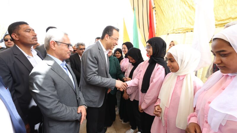 وزير الاتصالات  يزور مدرسة النور للمكفوفين ببني سويف ويوجه نحو توفير مزيد من الدعم التكنولوجي للمدرسة مع سرعة توصيل الإنترنت لها