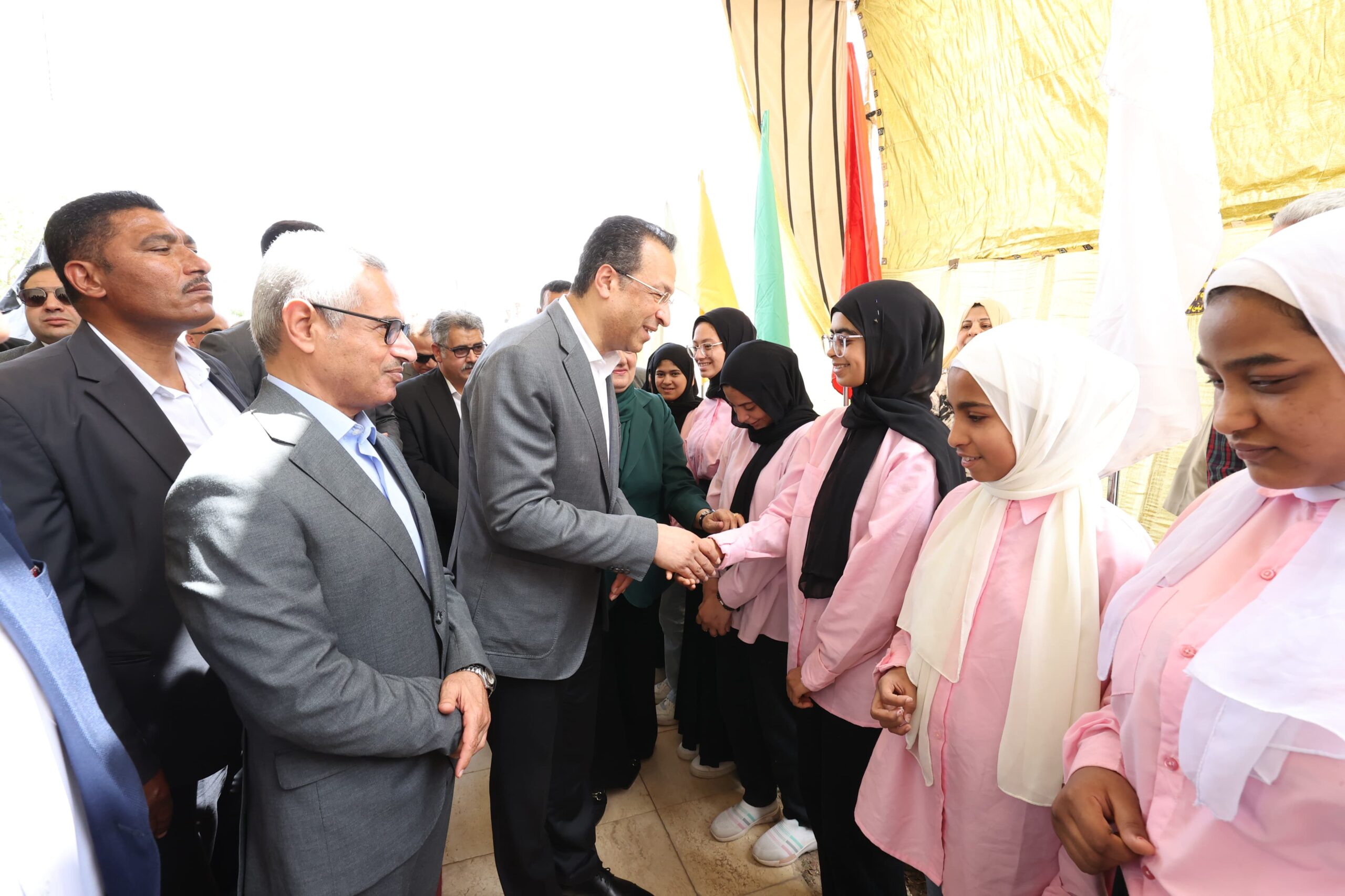 وزير الاتصالات  يزور مدرسة النور للمكفوفين ببني سويف ويوجه نحو توفير مزيد من الدعم التكنولوجي للمدرسة مع سرعة توصيل الإنترنت لها