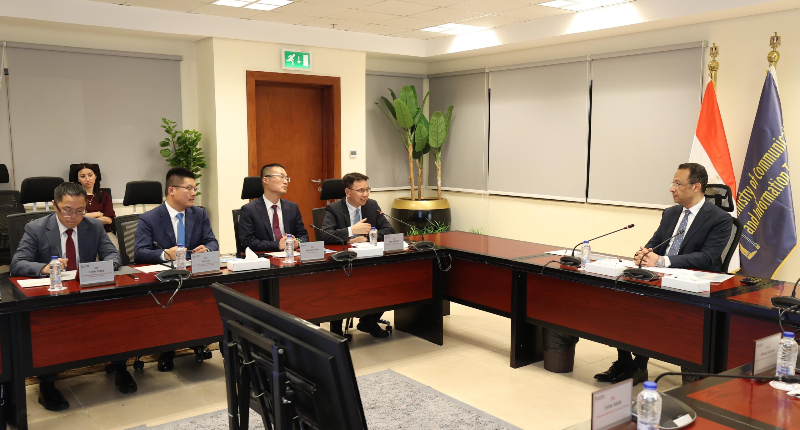 وزير الاتصالات يبحث مع مسئولي شركة هواوي Huawei تعزيز التعاون في مجال الاتصالات والتكنولوجيات المتقدمة والحوسبة السحابية وبناء القدرات الرقمية