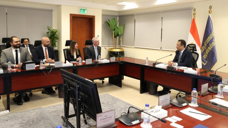 وزير الاتصالات  يبحث مع مسئولي شركة إريكسون Ericsson التوسع في حجم أعمال الشركة في مصر