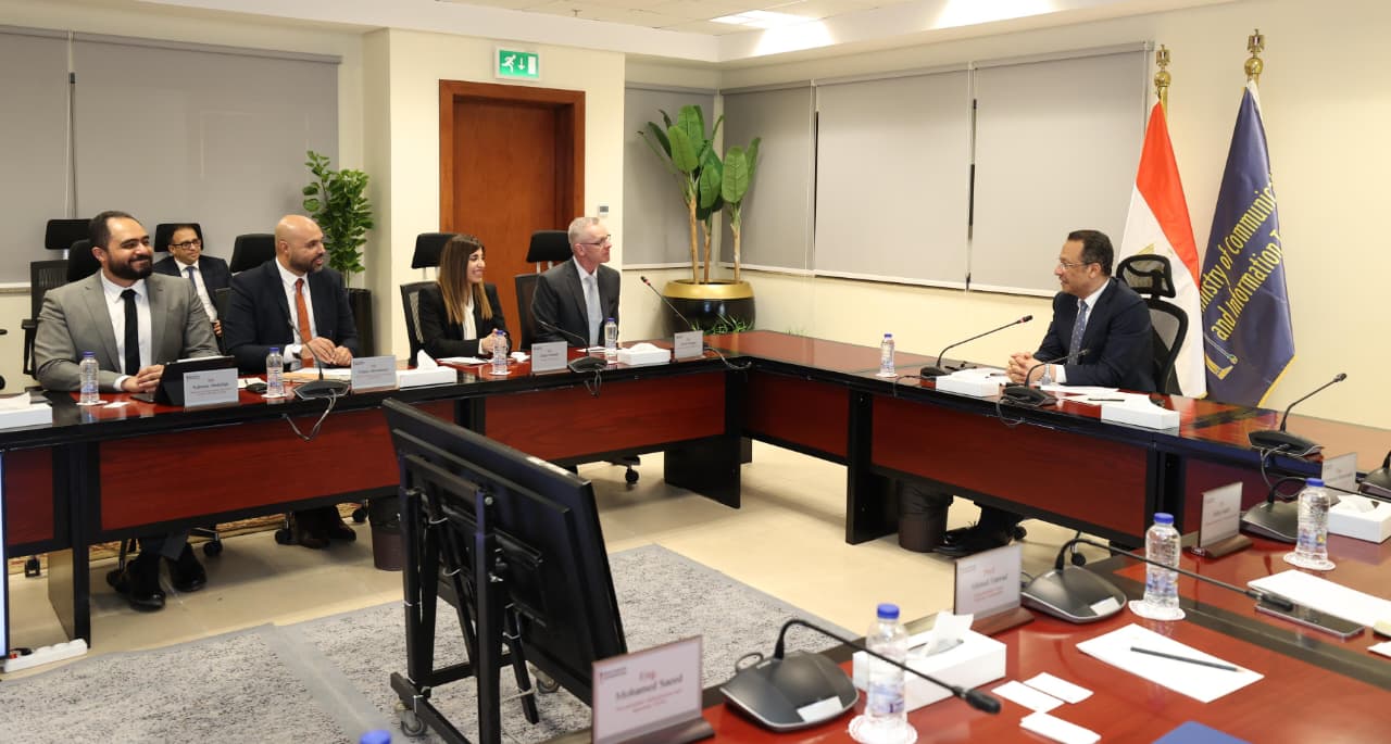 وزير الاتصالات  يبحث مع مسئولي شركة إريكسون Ericsson التوسع في حجم أعمال الشركة في مصر