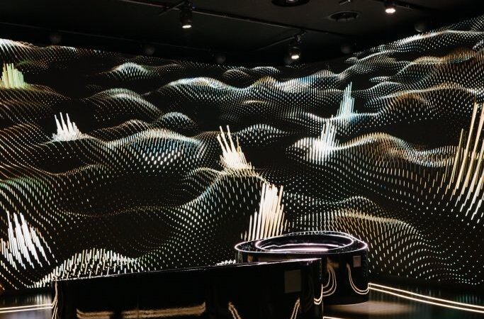 الصوت يتحول إلى تجربة ملموسة مع IQOS وDevialet في أسبوع ميلانو للتصميم 2026
