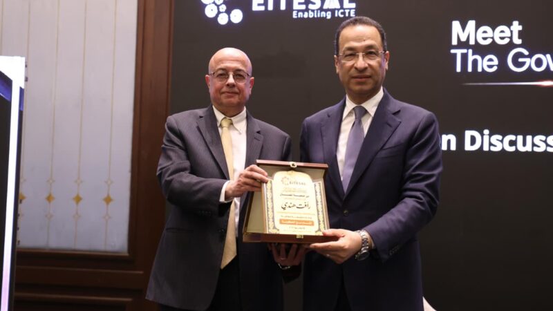 وزير الاتصالات :  	نستهدف زيادة عدد الهواتف المحمولة المصنعة في مصر إلى أكثر من 15 مليون جهاز بنهاية عام 2026