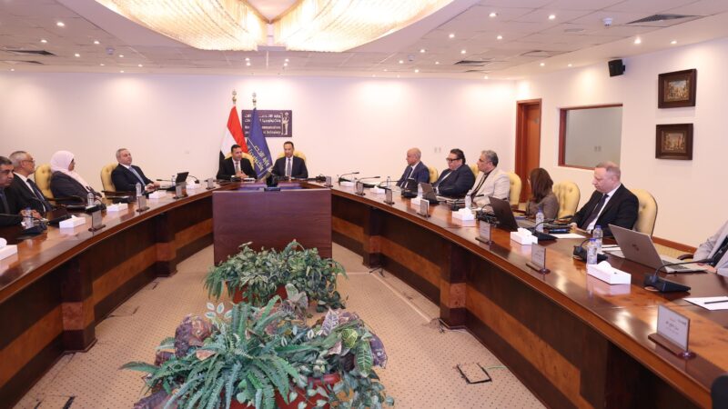 وزير الاتصالات يبحث مع رئيس الجهاز المركزي للتعبئة العامة والإحصاء التعاون في تنفيذ مشروع التعداد العام للسكان والإسكان والمنشآت لعام 2027