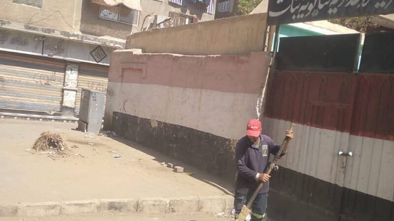 رئيس حى الأميرية تتابع رفع مستوى النظافة بمحيط المدارس بنطاق الحى