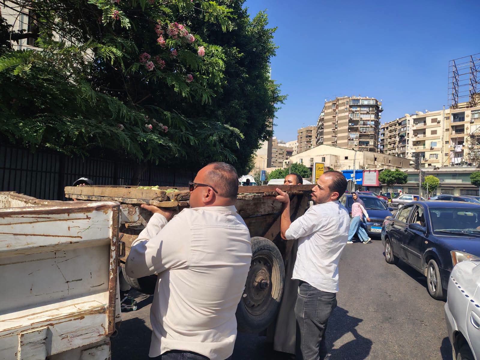 رئيس حى مصر الجديدة يتابع استجابة شكاوى  معا نحو حى بلا اشغالات