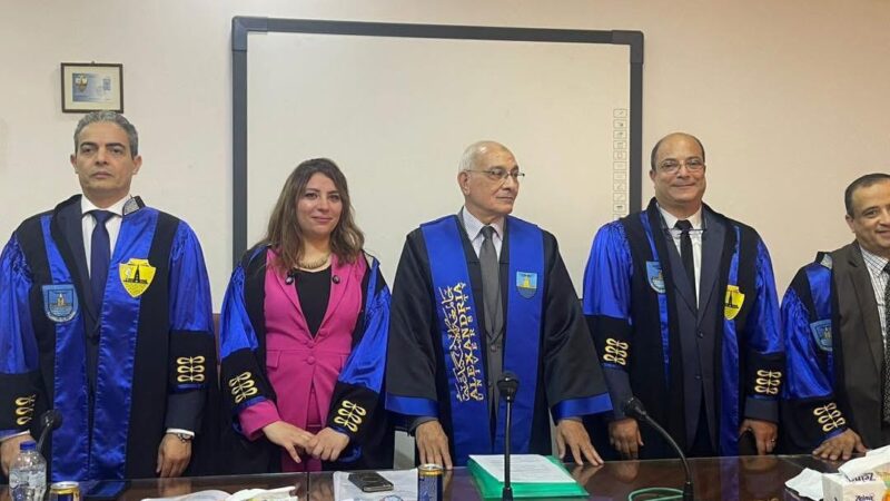 نقيب الإعلاميين مناقشًا ومحكمًا رسالة دكتوراه حول التناول الإعلامي لإصابات الملاعب بجامعة الإسكندرية