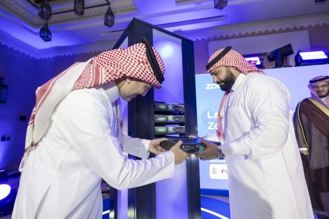 زوم تطلق مركز بيانات جديداً في المملكة العربية السعودية لدعم الذكاء الاصطناعي والتحول الرقمي