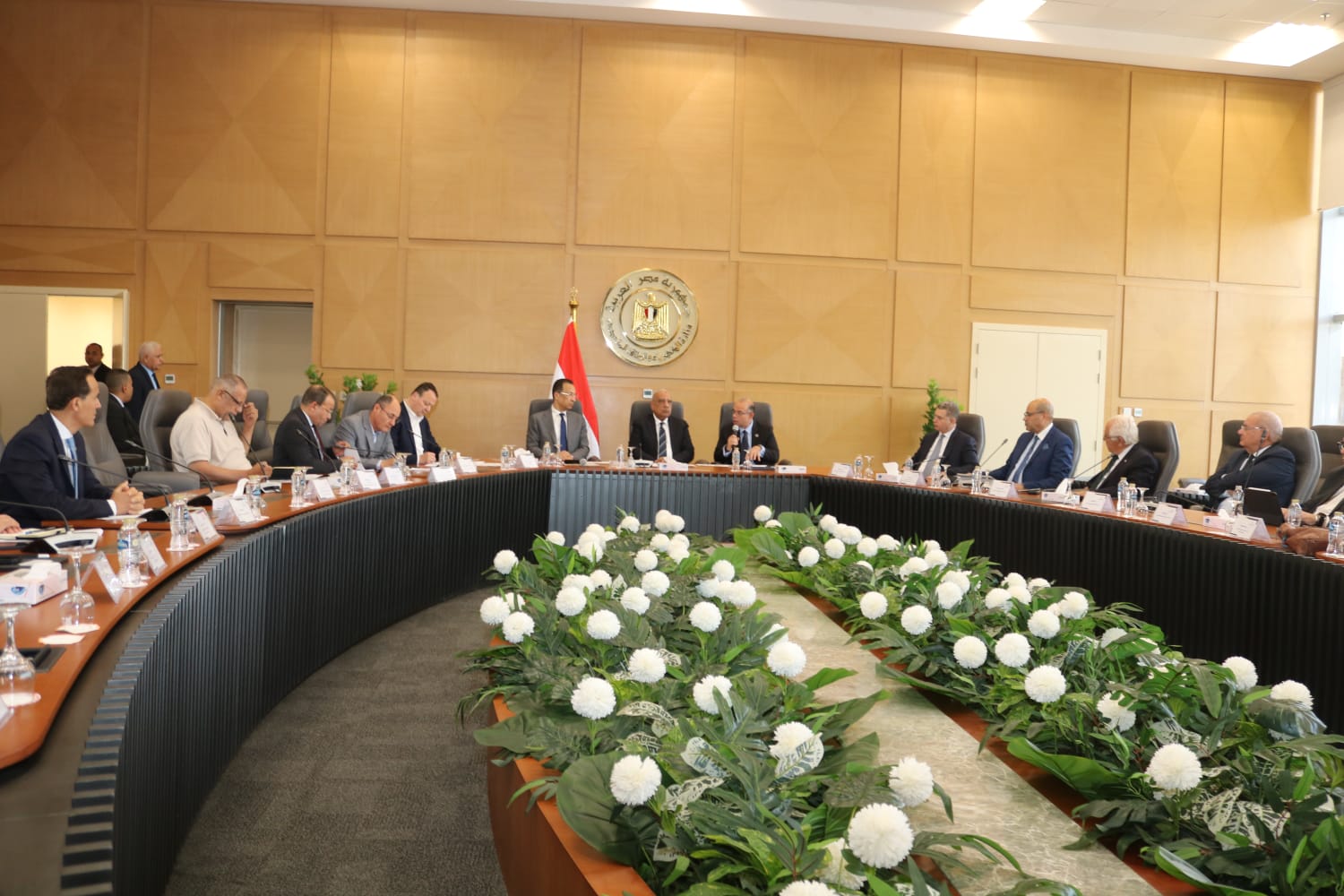 وزراء ” الكهرباء”و”الاتصالات” “والاستثمار” يبحثون الخطوات التنفيذية لإعداد الاستراتيجية الوطنية لصناعة مراكز البيانات والاعتماد على الطاقات المتجددة ودعم الاستثمارات الأجنبية